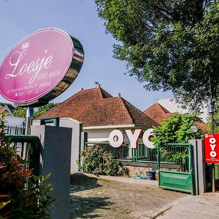Super Oyo 353 Loesje Guest House Syariah Malang Eksteriør billede
