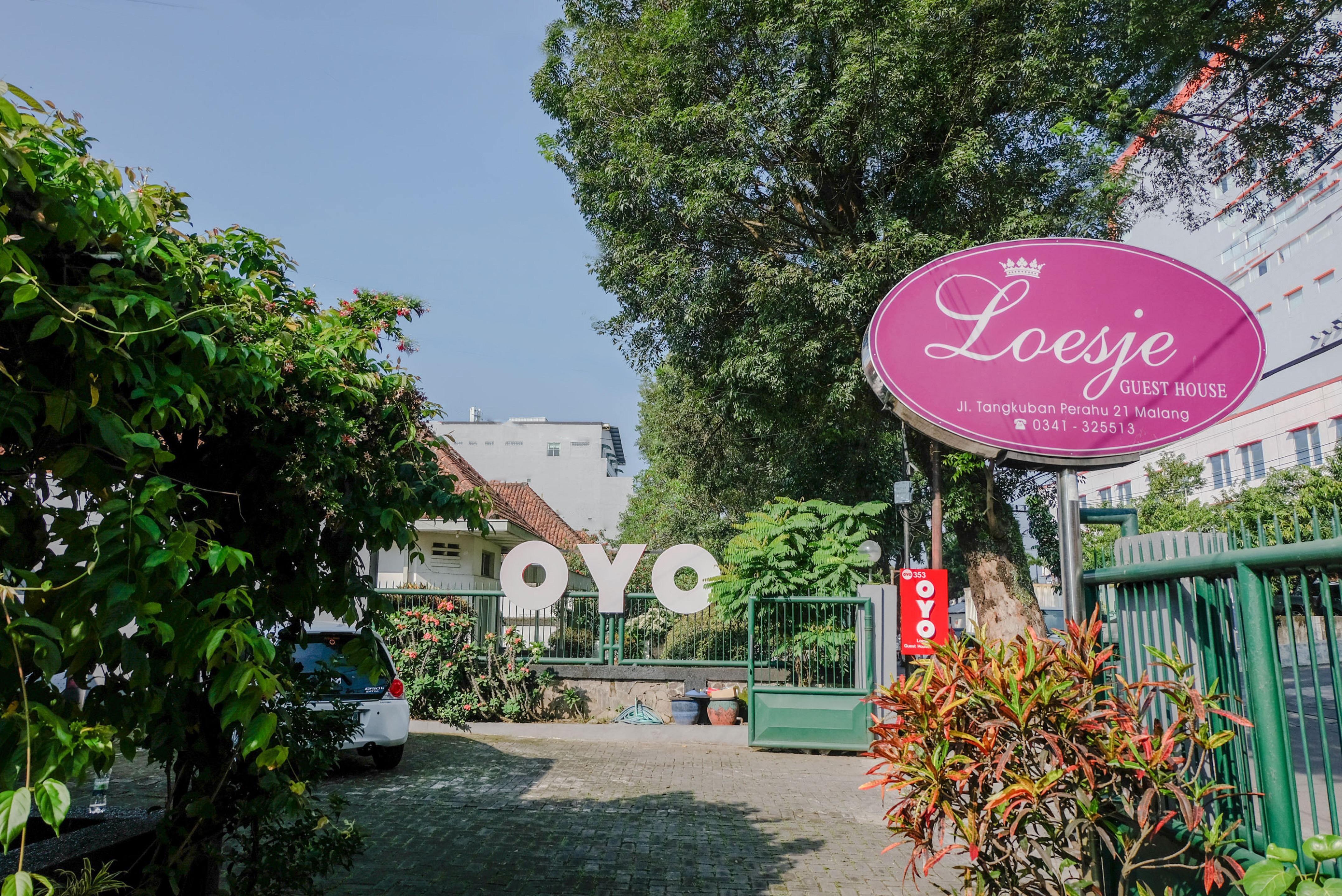Super Oyo 353 Loesje Guest House Syariah Malang Eksteriør billede