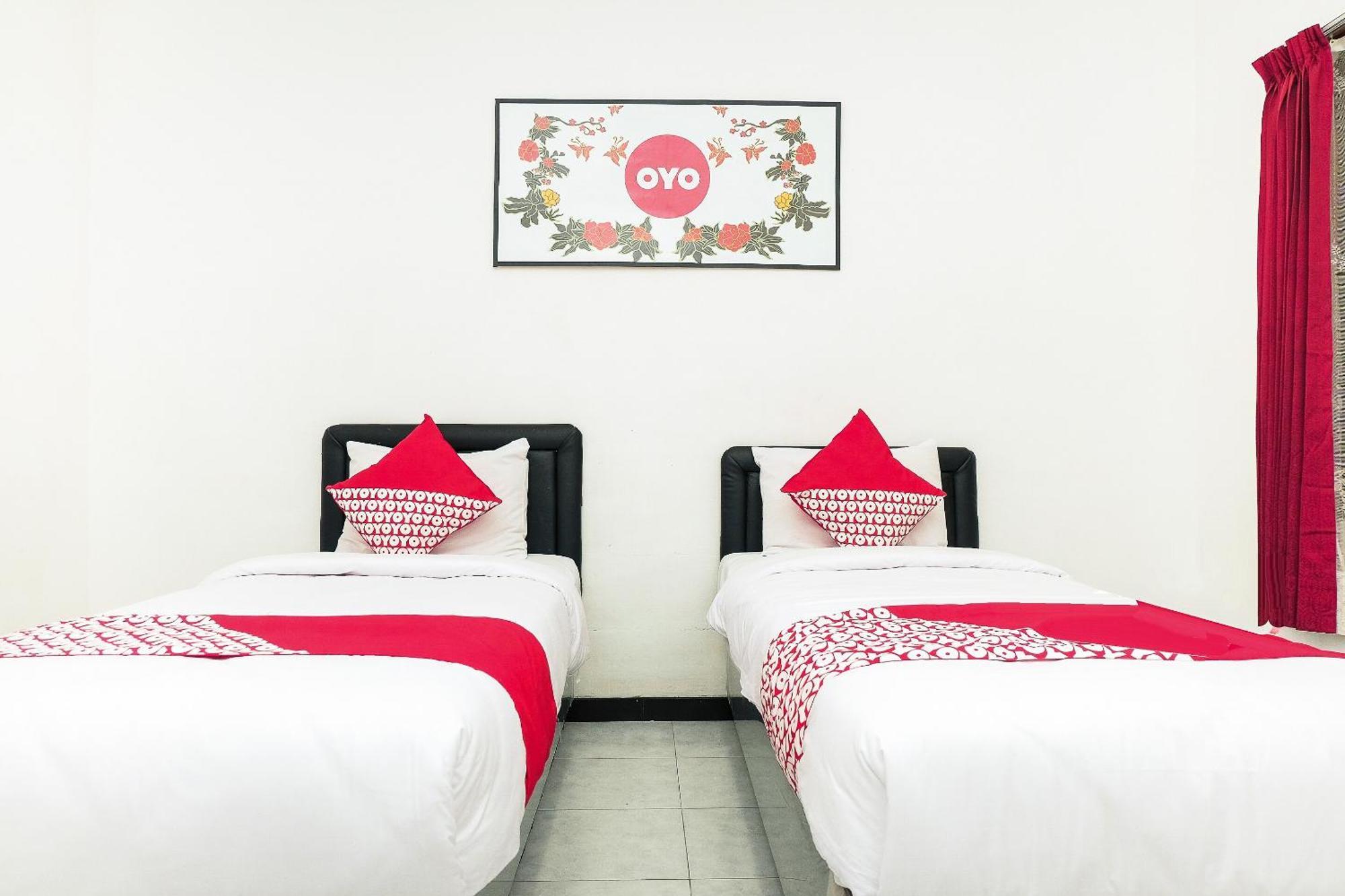 Super Oyo 353 Loesje Guest House Syariah Malang Eksteriør billede