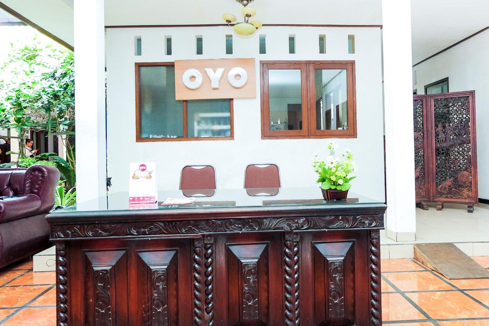 Super Oyo 353 Loesje Guest House Syariah Malang Eksteriør billede