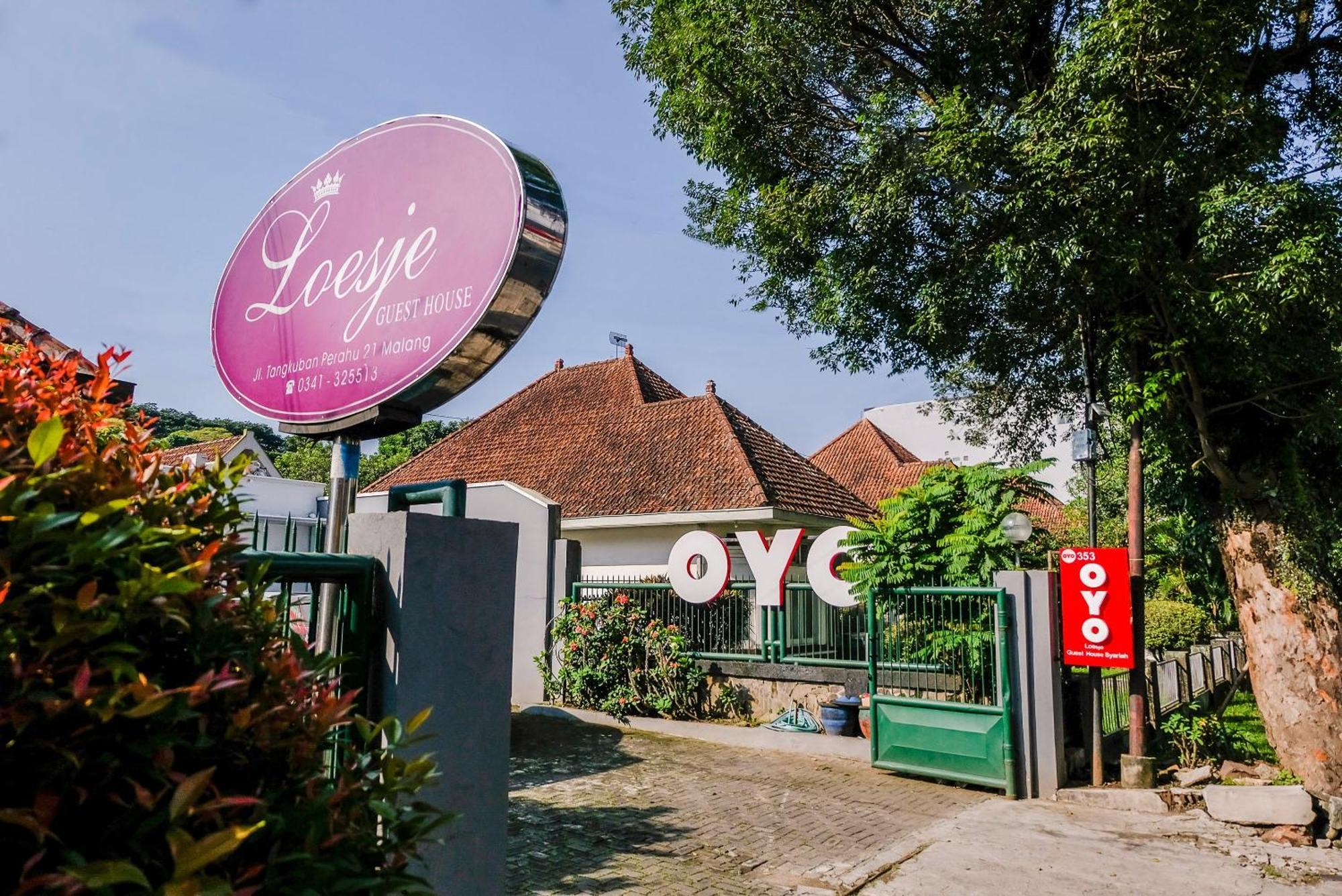 Super Oyo 353 Loesje Guest House Syariah Malang Eksteriør billede
